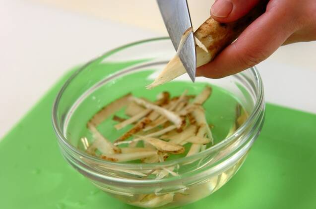 ゴボウと豚の混ぜご飯の作り方の手順1