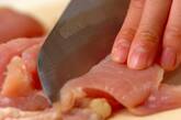 鶏むね肉がしっとりやわらか！ピリ辛バンバンジー by 金丸 利恵さんの下準備1