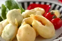 エビとアボカドのフリット