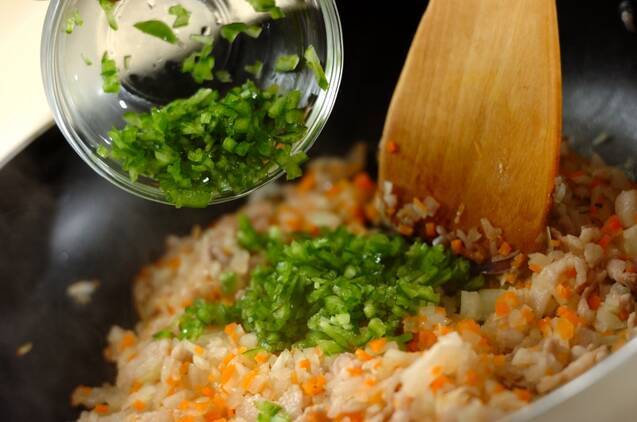 簡単パラパラ！絶品カレーチャーハン by 西川 綾さんの作り方の手順2