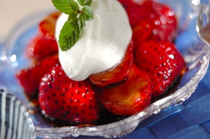 イチゴのバルサミコ酢和え