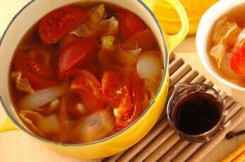 キャベツとベーコンのコンソメ鍋