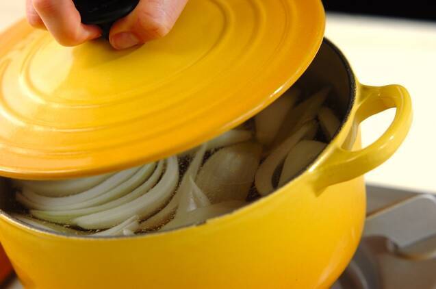 キャベツとベーコンのコンソメ鍋の作り方の手順5