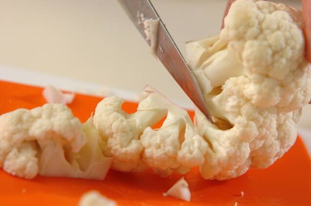 カリフラワーのクミン風味の作り方の手順1