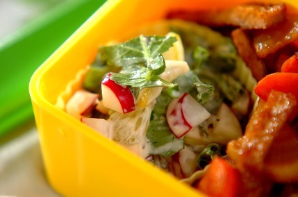 ラディッシュの葉っぱも美味しく！5分で作れるサラダ by杉山 遊さん