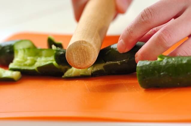 たたきキュウリの酢じょうゆの作り方の手順1