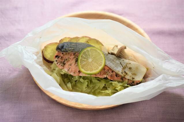 秋鮭と野菜の包み蒸し　柑橘添えの作り方の手順10
