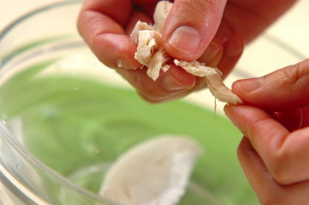 セロリと鶏ささ身のワサビじょうゆ和えの作り方の手順3