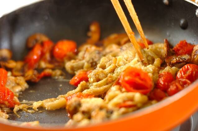 干しトマトとキノコとナスのパスタの作り方の手順7