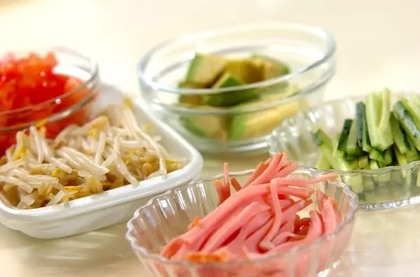 カレー風味の具だくさん冷やし中華の下準備1
