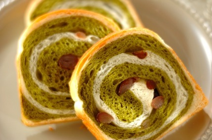 抹茶と甘納豆のパン