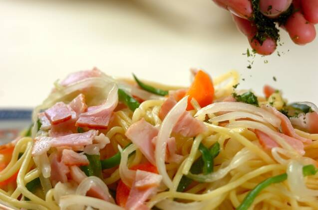 簡単！　袋で塩焼きそばの作り方の手順4