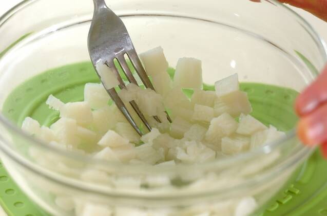 長芋とつぼ漬のポテトサラダ風の作り方の手順2