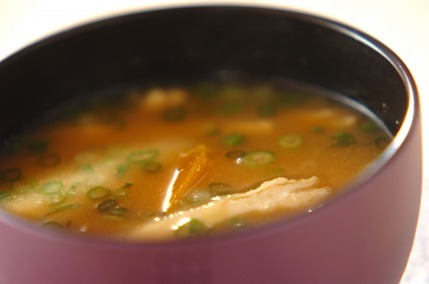 カボチャと油揚げのみそ汁
