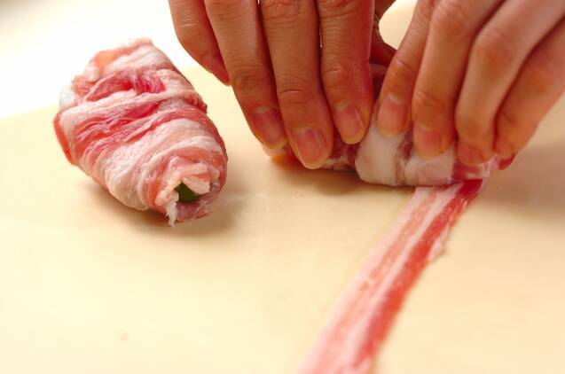 キムチーズピーマンの肉巻きの作り方の手順2