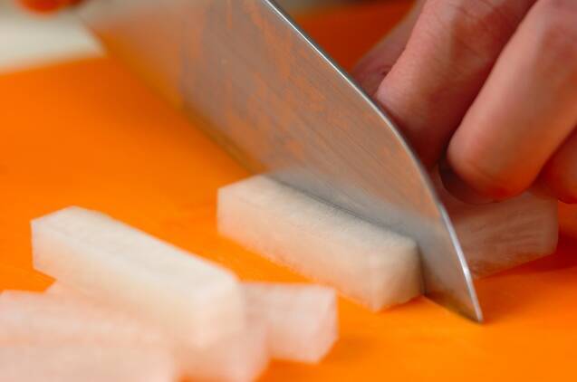 スパイシー揚げ大根の作り方の手順1