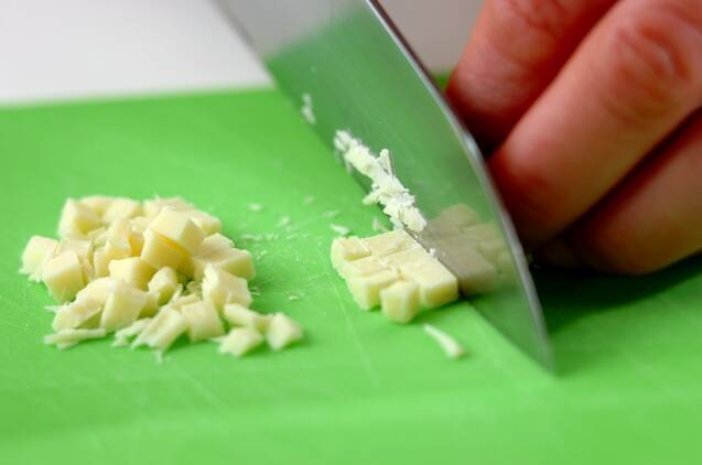 ホワイトチョコ入り抹茶アイスの作り方の手順1