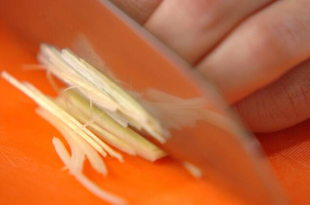 ザーサイと白ネギの前菜の作り方の手順1