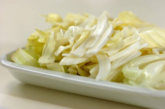キャベツのココナッツ炒めの作り方の手順1