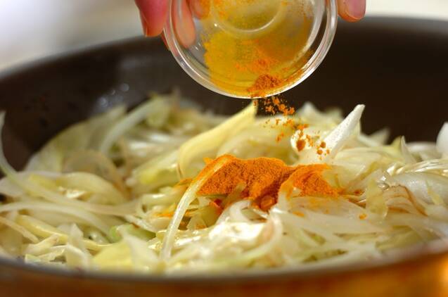 キャベツのココナッツ炒めの作り方の手順3