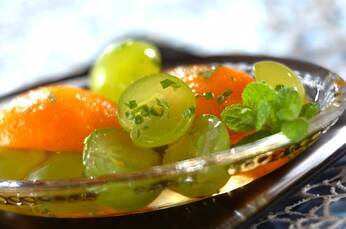 ビワとマスカットの白ワインとミントの香り