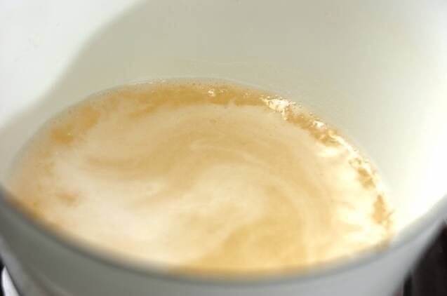 ビワとマスカットの白ワインとミントの香りの作り方の手順1