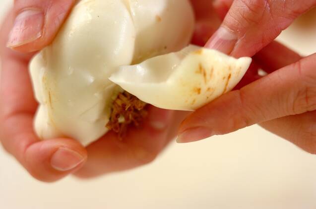 ユリネと油揚げのみそ汁の作り方の手順1