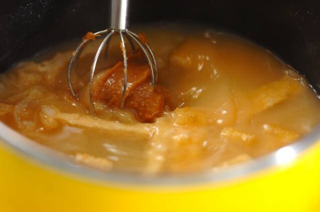 ユリネと油揚げのみそ汁の作り方の手順3