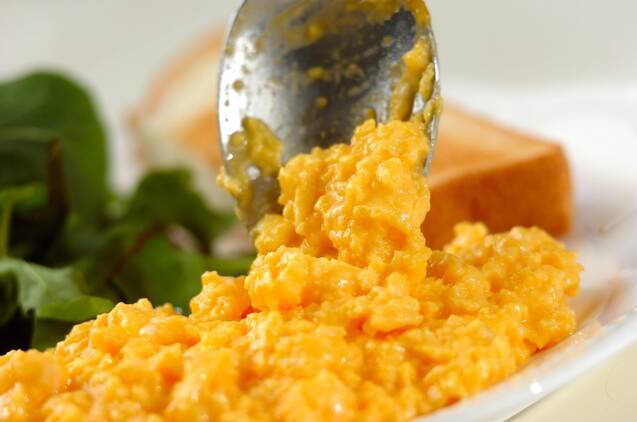 リッチスクランブルエッグの作り方の手順3