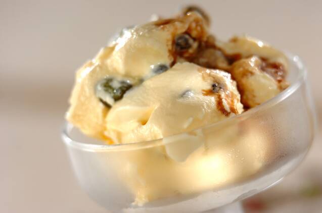 甘納豆とバルサミコ酢のバニラアイス
