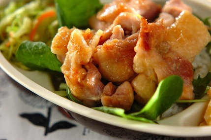 鶏のエスニック丼