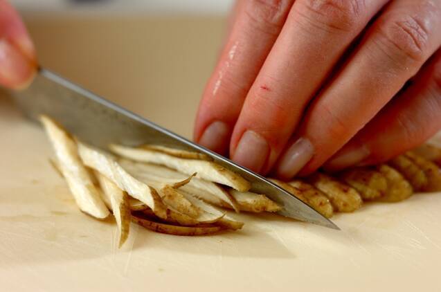 ゴボウのゴママヨサラダの作り方の手順1