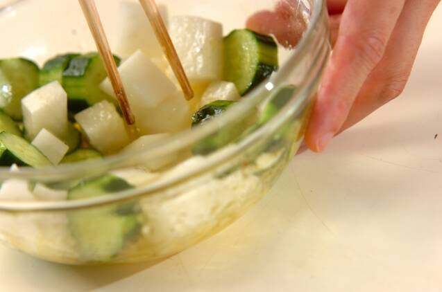 キュウリと大根のサラダの作り方の手順4