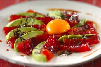 アボカドのおしゃれで美味しい食べ方 漬けまぐろ簡単ユッケ by杉本 亜希子さん