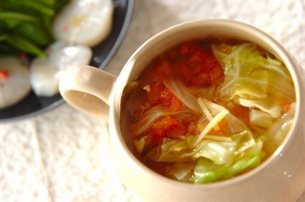 キャベツとトマトのスープ
