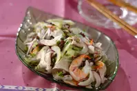 さわやかな辛さタイ風サラダ