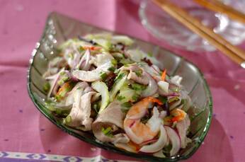 さわやかな辛さタイ風サラダ