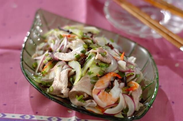 さわやかな辛さタイ風サラダ