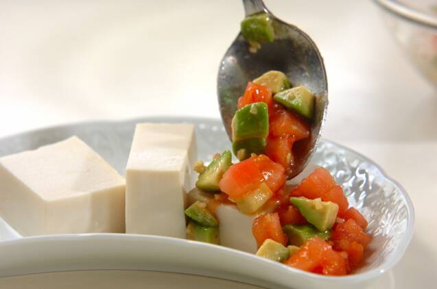 トマトとアボカド奴の作り方の手順3