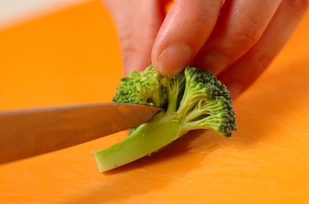 ブロッコリーの七味みそディップの作り方の手順1