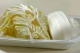 やみつき！無限に食べられるゆで白菜サラダの下準備1