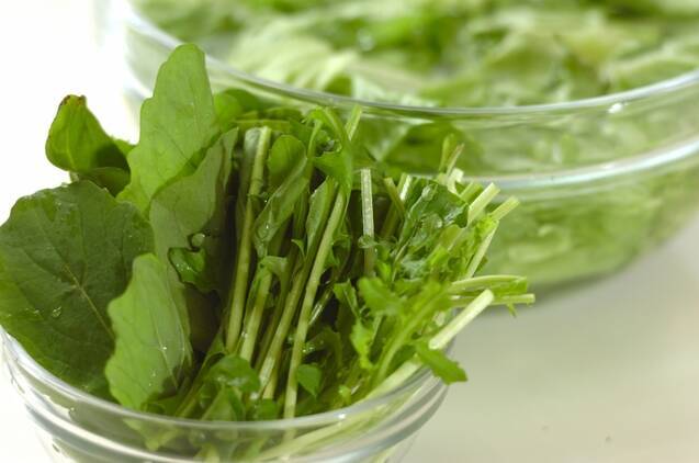 ルッコラのサラダの作り方の手順1