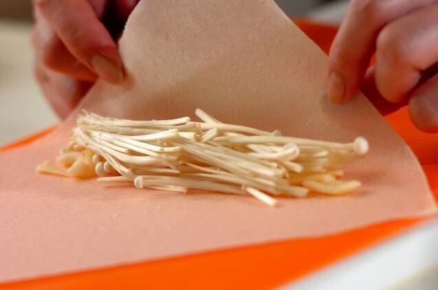 エノキとチーズの春巻きの作り方の手順2