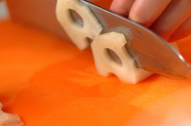 レンコンのミートソースパスタの作り方の手順1