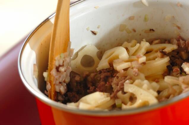 レンコンのミートソースパスタの作り方の手順3