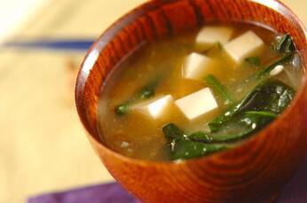 ホウレン草と玉ネギのみそ汁