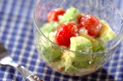 アボカドとプチトマトのサラダ
