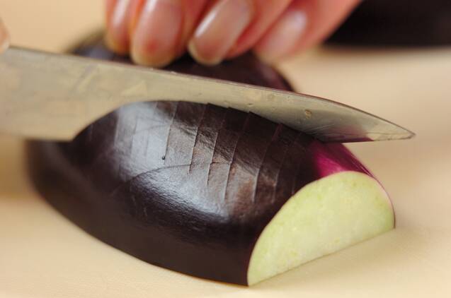 ナスとパプリカの揚げ焼きの作り方の手順1