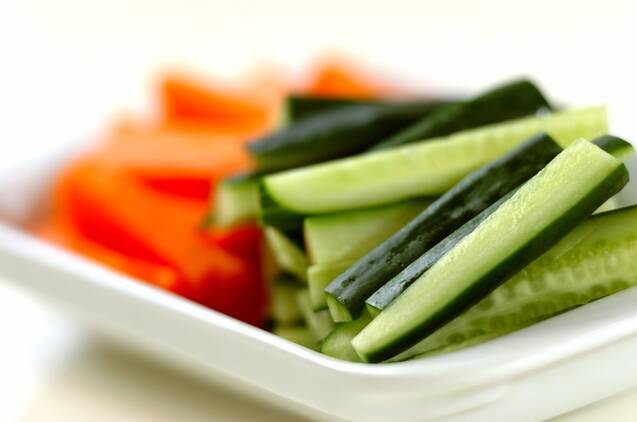 ニンジンとキュウリのママレード漬けの作り方の手順1