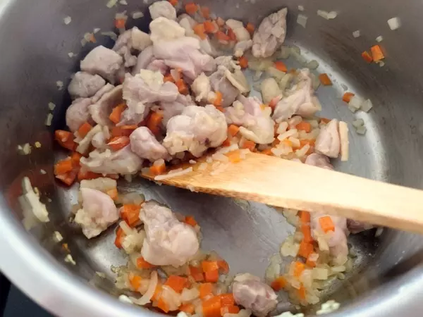 チキンカレーピラフとライタの作り方1